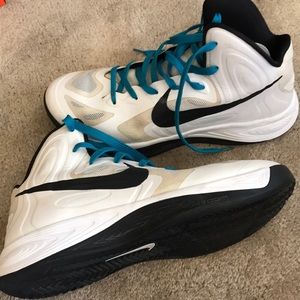 2012 white nike hyperfuse